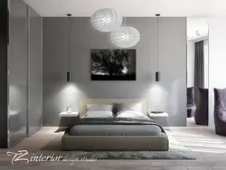 Ақ жиһаз фотосуреті бар сұр жатын бөлме