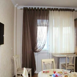 Balkon fotoşəkili ilə mətbəx üçün tül dizaynı