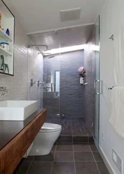 Design of a narrow bathtub combined with a toilet