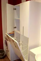 Vanna otağı fotoşəkilində camaşırxana səbəti olan qarderob