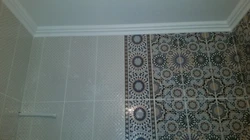 Plinth in the bathroom on the ceiling photo