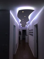 Дәлізде Жарықтандыруы Бар Аспалы Төбелердің Фотосы