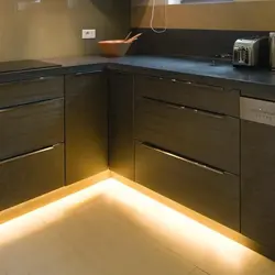 LED yorug'lik fotosurati bilan oshxonalar