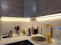 LED yorug'lik fotosurati bilan oshxonalar