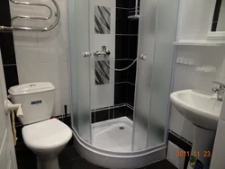 Design of small baths with a shower combined with a toilet photo