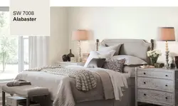 Yashash xonasining ichki qismidagi taupe
