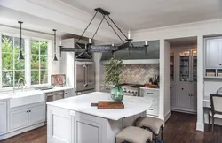 Colonial kitchen photo