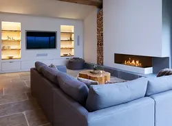 Qonaq otağının interyerində divara quraşdırılmış biokaminlər