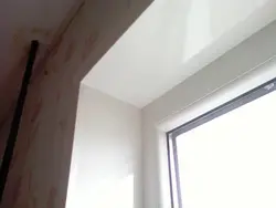 Пәтер ішіндегі терезелердегі беткейлердің фотосы