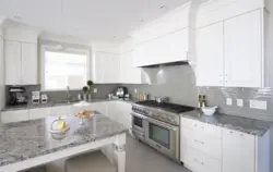 Дохили ошхона сафед бо countertop сафед