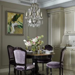 Chandeliers барои як акс ошхона классикӣ
