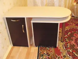 Кабинети миз барои як акс ошхона хурд
