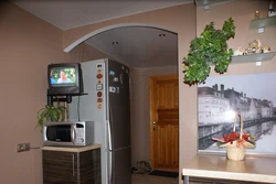 Fotosurat oshxonani koridordan ajratib turadi