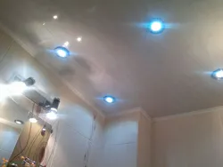 Lamps on the ceiling in the bathroom photo