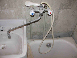 Hammom va lavabo dizayni uchun bitta kran
