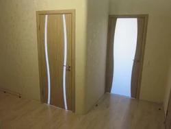 Kvartira fotosuratida eshikni qanday o'rnatish kerak