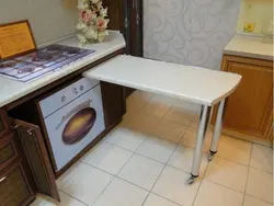 Үстелдің Астынан Алынатын Үстелі Бар Асүйлер Фотосуреті