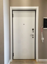 Kvartiraning yon tomonidagi fotosuratdan kirish eshiklari