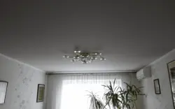 Фото матовых потолков в гостиной