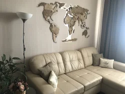 Карта в интерьере гостиной фото