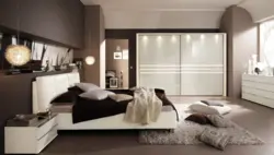 Photo of a bedroom in a modern style with a compartment