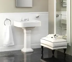 Banyoning Ichki Qismidagi Poydevor Bilan Lavabo