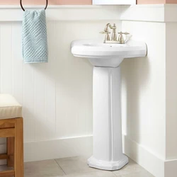 Banyonun daxili hissəsində postamentli lavabo
