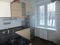 Интерьер Кухни Холодильник У Окна