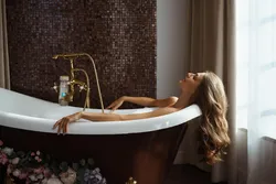 Photo placement of a bathtub in a bathroom