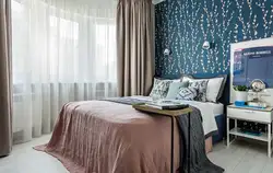 Curtains for blue wallpaper in the living room photo