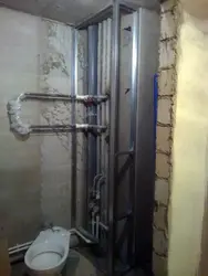 Ichki qismdagi quvurlar uchun hammomdagi quti