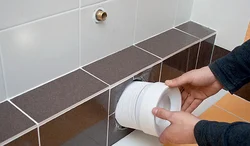 Daxili borular üçün banyoda qutu