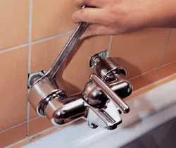 Photo of how to install faucets on a bathtub