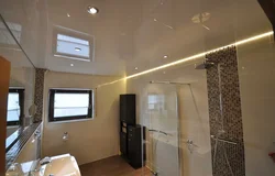 Фото натяжных потолков в ванной комнате с подсветкой
