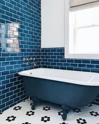 Ванна бөлмесінің дизайнына арналған көк плиткалар фотосуреті