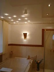 Ванна бөлмесіндегі аспалы төбелердің фотосуреті Хрущев