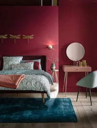 What colors goes with burgundy in a bedroom interior?