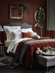 What colors goes with burgundy in a bedroom interior?