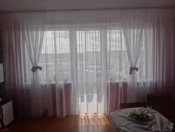 Tulle дар меҳмонхона бо акс балкон