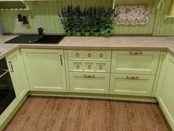 Countertop сабз дар дохили ошхона