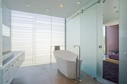 Glass partitions for bathtubs in the interior