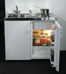 Дызайн кухні з халадзільнікам і маразілкай