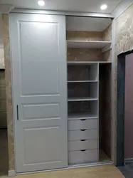 Встроенный шкаф в нишу в прихожей фото