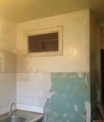 Окно между ванной и кухней в хрущевке фото