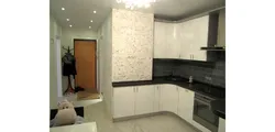 Желдеткіш құбыры бар ас үйдің интерьері