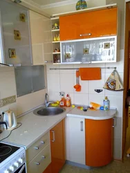 Kitchen design with a niche in the corner
