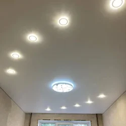 Yataq otağı fotoşəkilində tavanda lampaları necə təşkil etmək olar