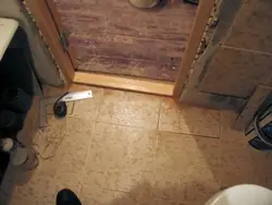 Installing a bathroom door photo