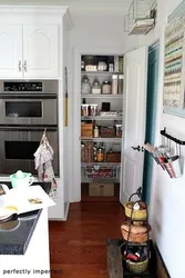 Kitchen in pantry design photo