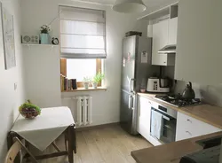 Тоңазытқыш фотосуретін қоюға болатын шағын ас үй